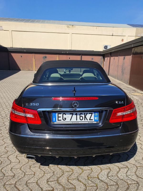Usata Mercedes E220 170 CV (125 kW) 2011 Nero Cabrio