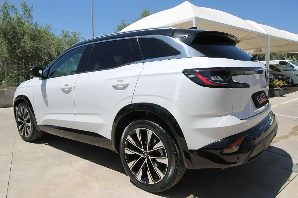 Usata Renault Austral Techno 131 CV (96 kW) 2023 Bianco tetto nero SUV