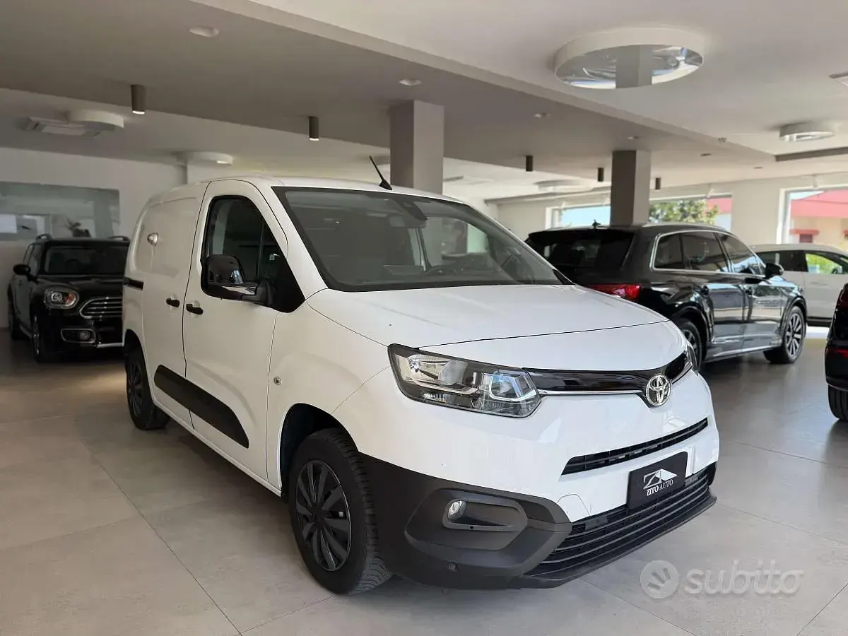 Usata Toyota Proace City City 102 CV (75 kW) 2022 Bianco Monovolume