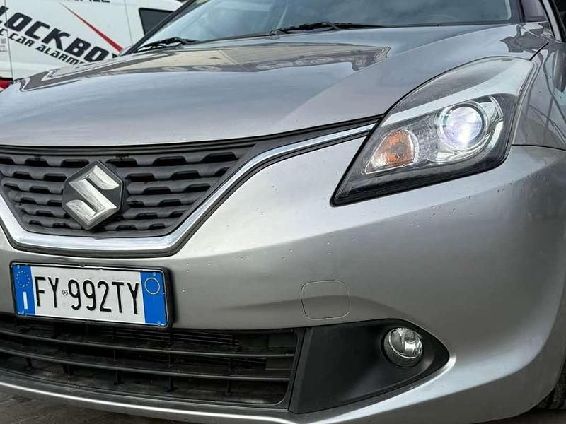 Usata Suzuki Baleno 90 CV (66 kW) 2019 Argento Berlina