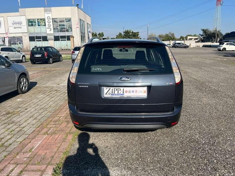 Usata Ford Focus 109 CV (80 kW) 2011 Grigio Station wagon