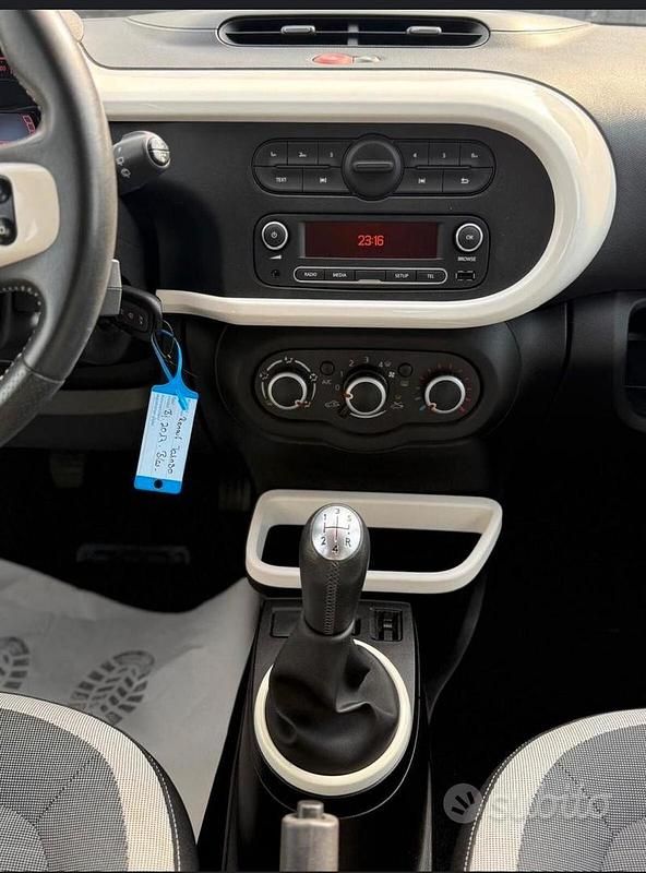 Usata Renault Twingo Life 108 CV (79 kW) 2017 Blu Utilitaria