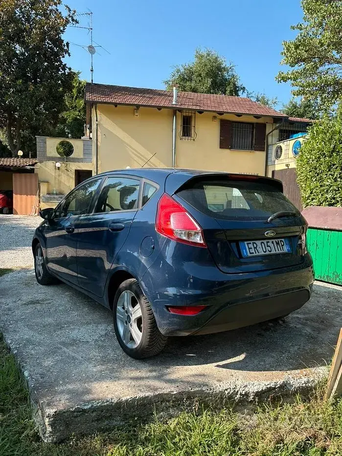 Usata Ford Fiesta 97 CV (71 kW) 2013 Bluazzurro Berlina