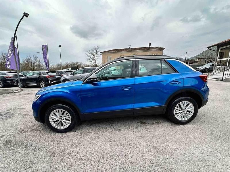 Usata VW T-Roc Life 150 CV (110 kW) 2023 Blu SUV