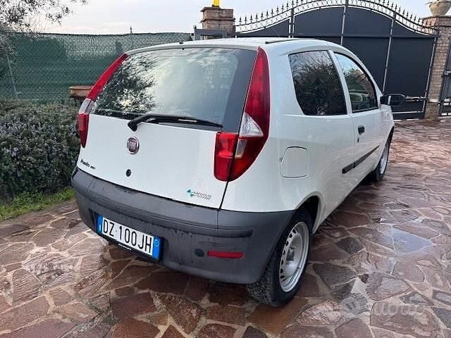 Usata Fiat Punto 59 CV (43 kW) 2009 Bianco Utilitaria