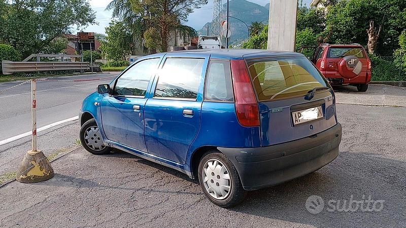 Usata Fiat Punto 54 CV (39 kW) 1997 Blu Berlina
