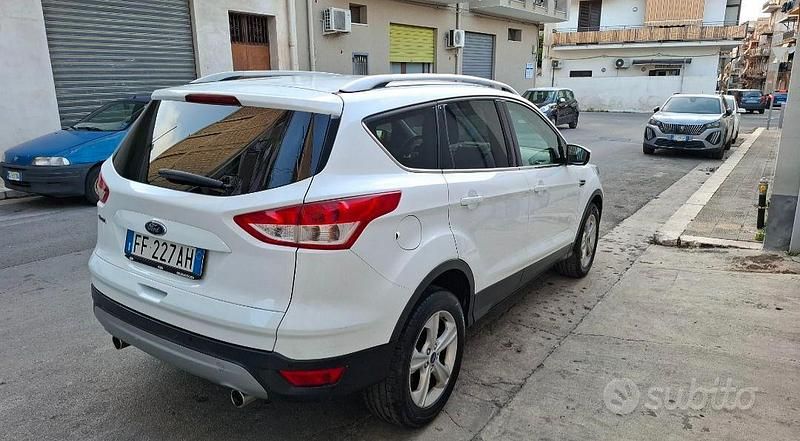Usata Ford Kuga Titanium 120 CV (88 kW) 2016 Bianco SUV