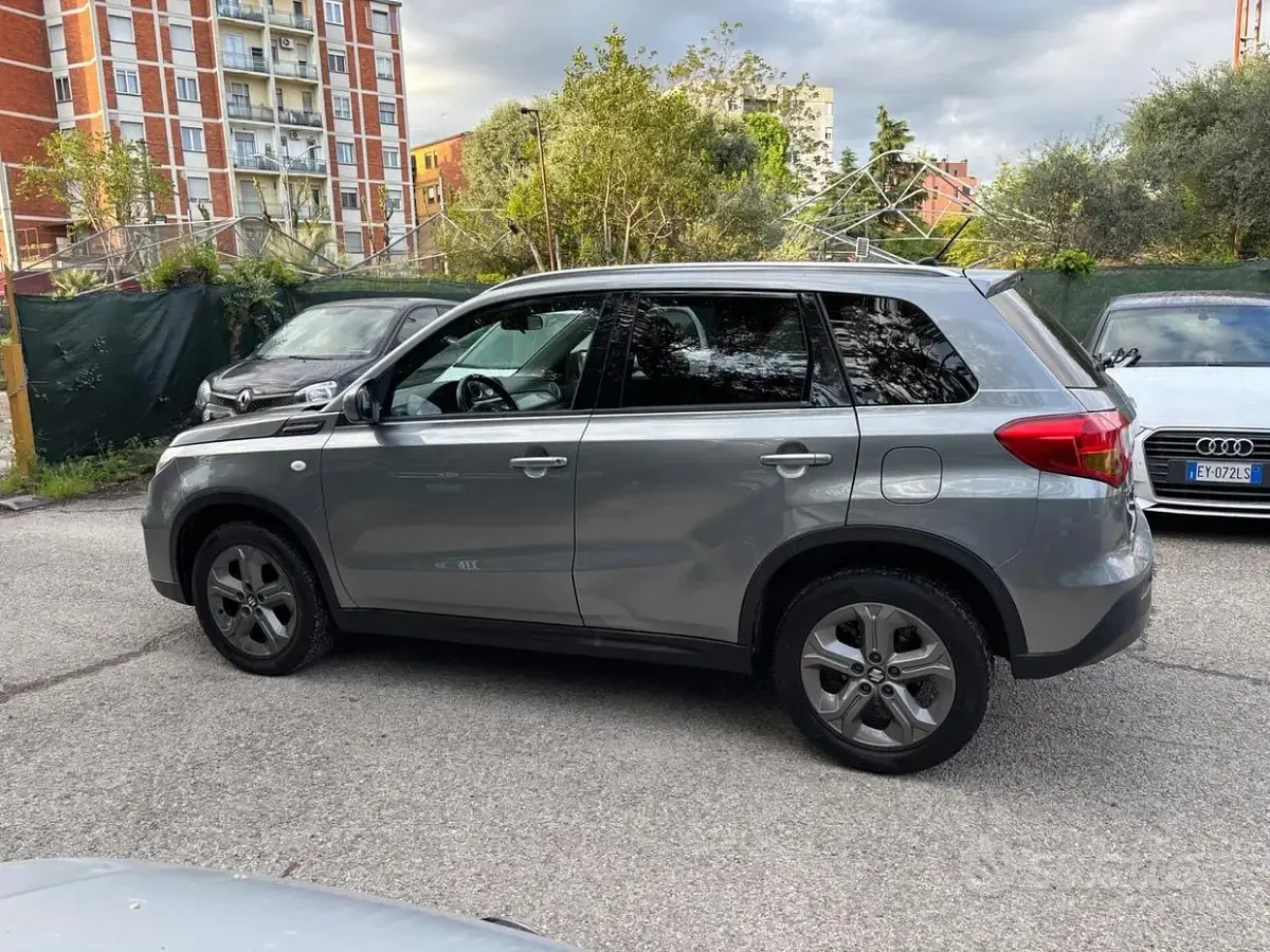 Second-hand Suzuki Vitara Cool 120 CP (88 kW) 2016 Gri SUV