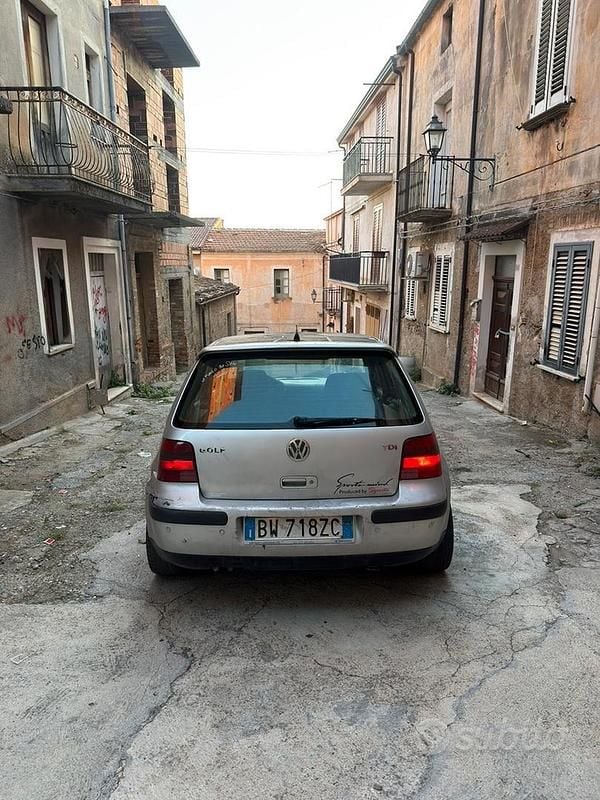 Usata VW Golf IV 101 CV (74 kW) 2001 Grigio Berlina