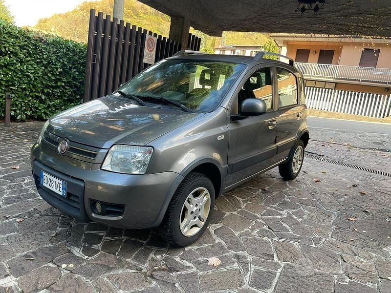 Grigio Usata 2010 Fiat Panda 4x4 Due volumi | 3700 € - Immagine 1/4