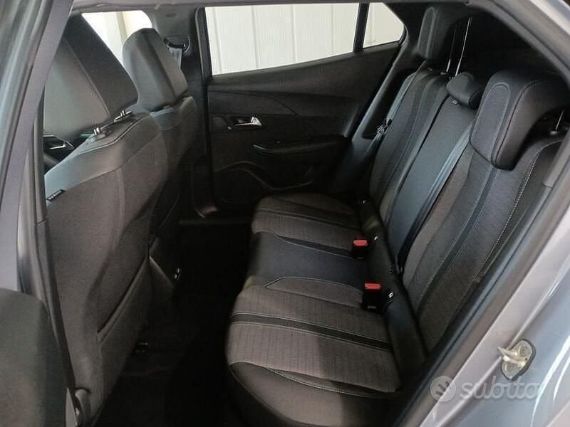 Usata Peugeot 2008 Allure 131 CV (96 kW) 2023 Grigio SUV
