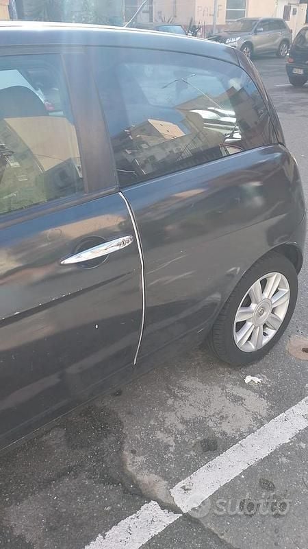 Usata Lancia Ypsilon 70 CV (51 kW) 2005 Nero Utilitaria