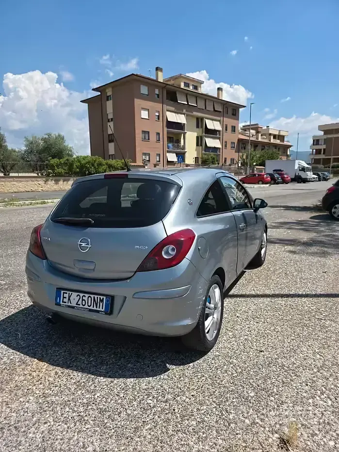Usata Opel Corsa 86 CV (63 kW) 2011 Grigio Utilitaria