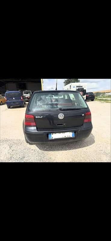 Usata VW Golf IV Highline 105 CV (77 kW) 2001 Berlina