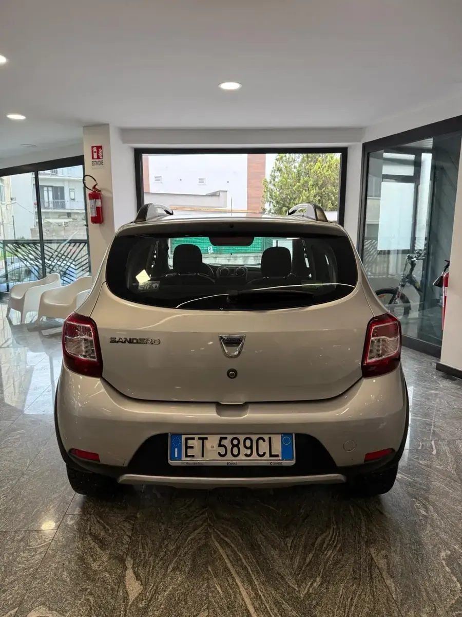 Usata Dacia Sandero Stepway 90 CV (66 kW) 2014 Argento Berlina