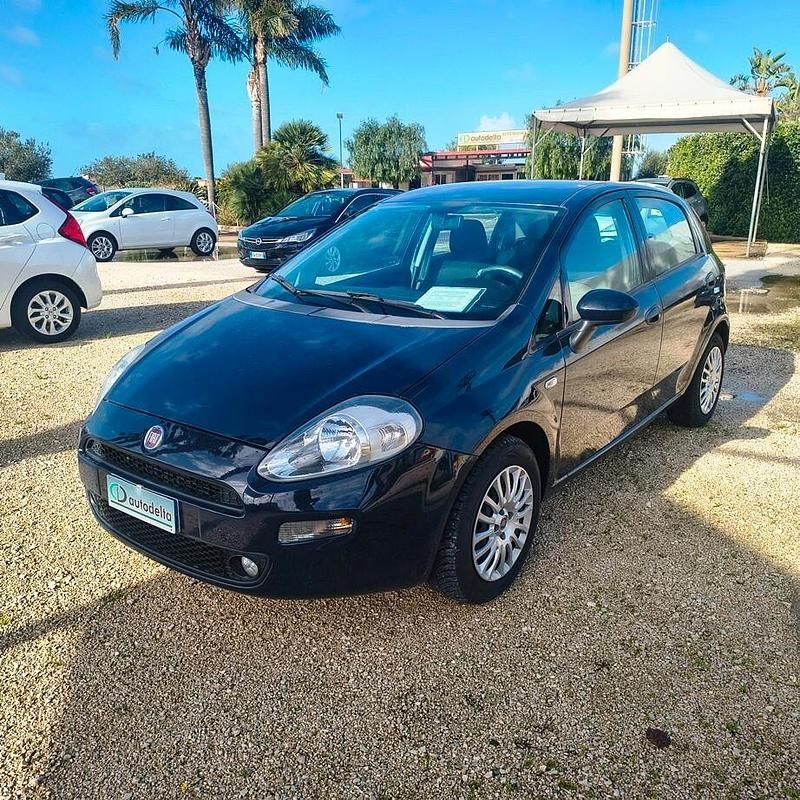 Usata Fiat Punto Street 75 CV (55 kW) 2015 Blu Berlina