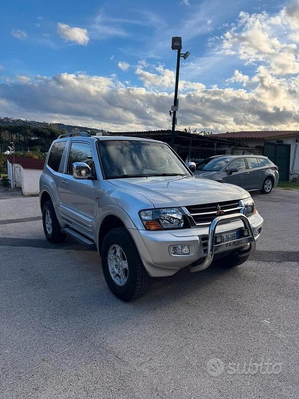 Usata Mitsubishi Pajero 160 CV (117 kW) 2002 Grigio SUV