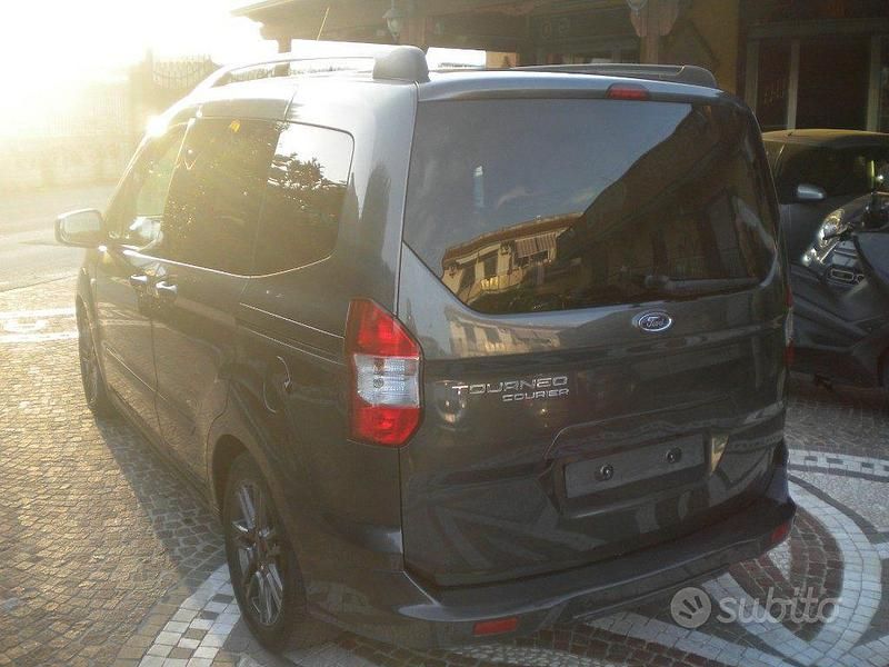 Occasion Ford Tourneo Courier Sport 101 ch (74 kW) 2019 Gris Monospace