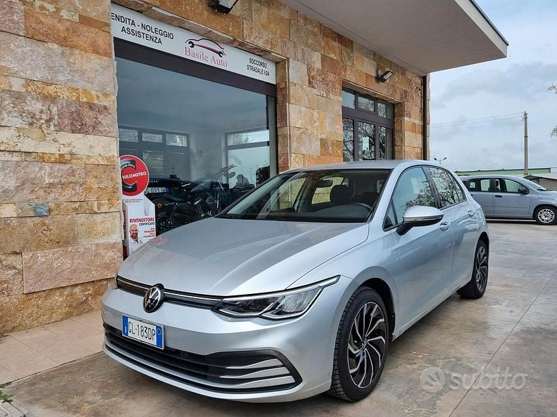 Usata VW Golf VIII Life 116 CV (85 kW) 2022 Grigio Berlina