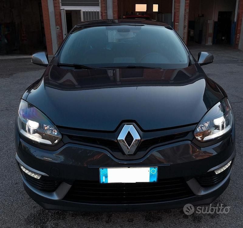 Grigio Usata 2014 Renault Mégane Tre volumi | 7900 € (Molto cara) - Immagine 1/4
