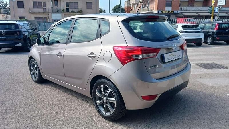 Usata Hyundai ix20 Comfort 124 CV (91 kW) 2019 Argento Utilitaria