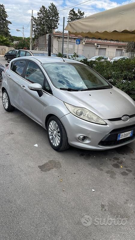 Usata Ford Fiesta 2009 Grigio Berlina
