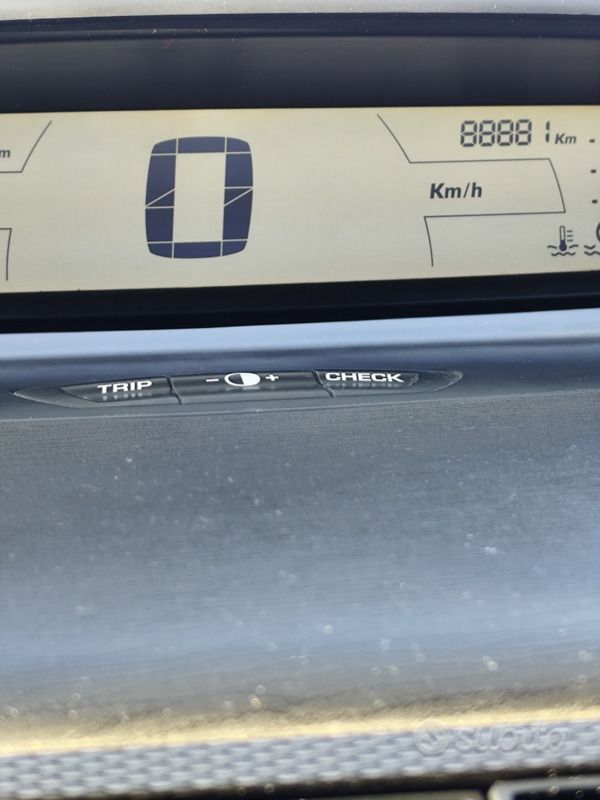 Usata Citroën C4 109 CV (80 kW) 2005 Grigio Berlina