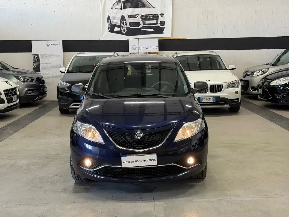 Usata Lancia Ypsilon 69 CV (50 kW) 2017 Blu Utilitaria