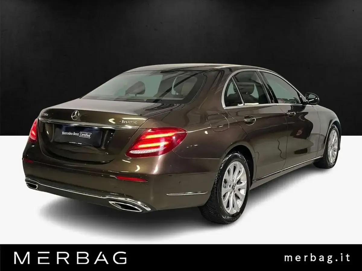 Usata Mercedes E220 Exclusive 194 CV (142 kW) 2017 Marrone Berlina