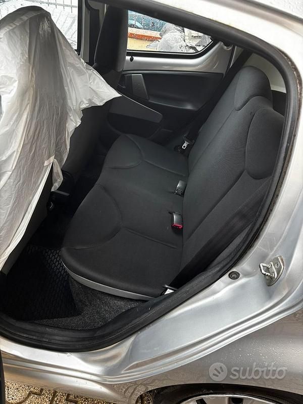 Usata Toyota Aygo 68 CV (50 kW) 2013 Grigio Utilitaria