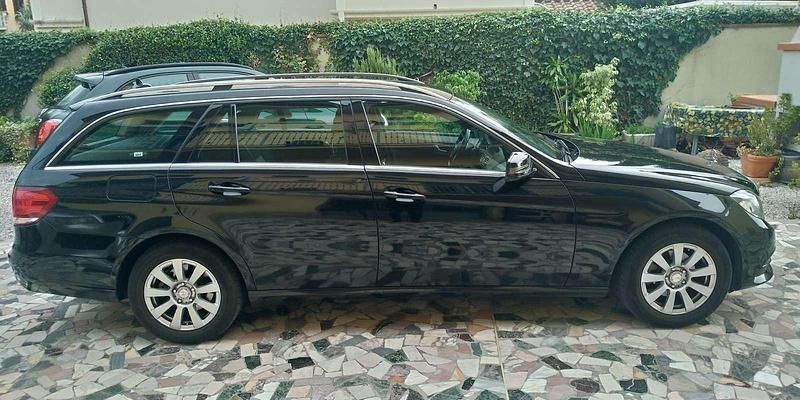 Usata Mercedes E200 Elegance 136 CV (100 kW) 2013 Nero Station wagon