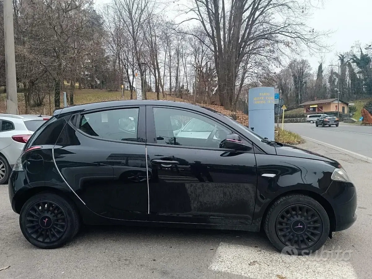 Usata Lancia Ypsilon Platinum 95 CV (69 kW) 2013 Nero Utilitaria