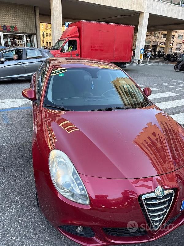 Usata Alfa Romeo Giulietta 140 CV (102 kW) 2011 Rosso Utilitaria