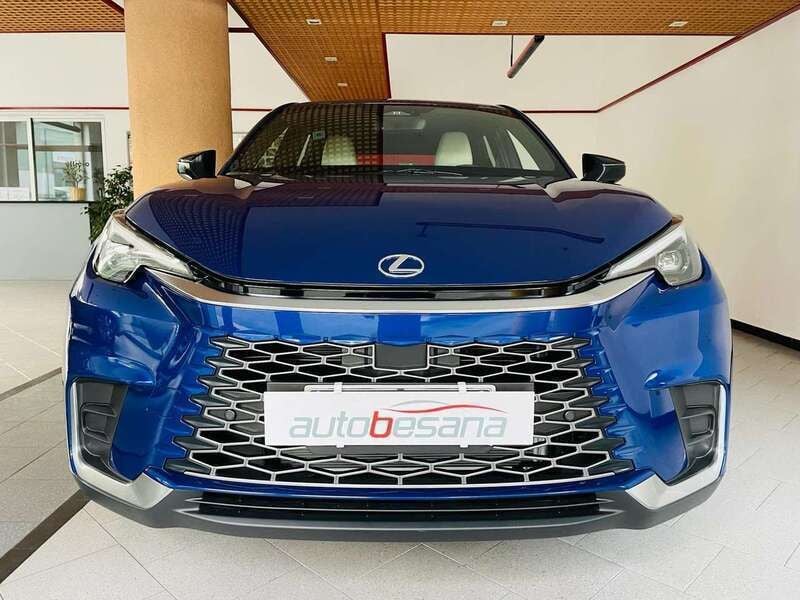 Usata Lexus LBX 91 CV (66 kW) 2024 Blu/azzurro SUV