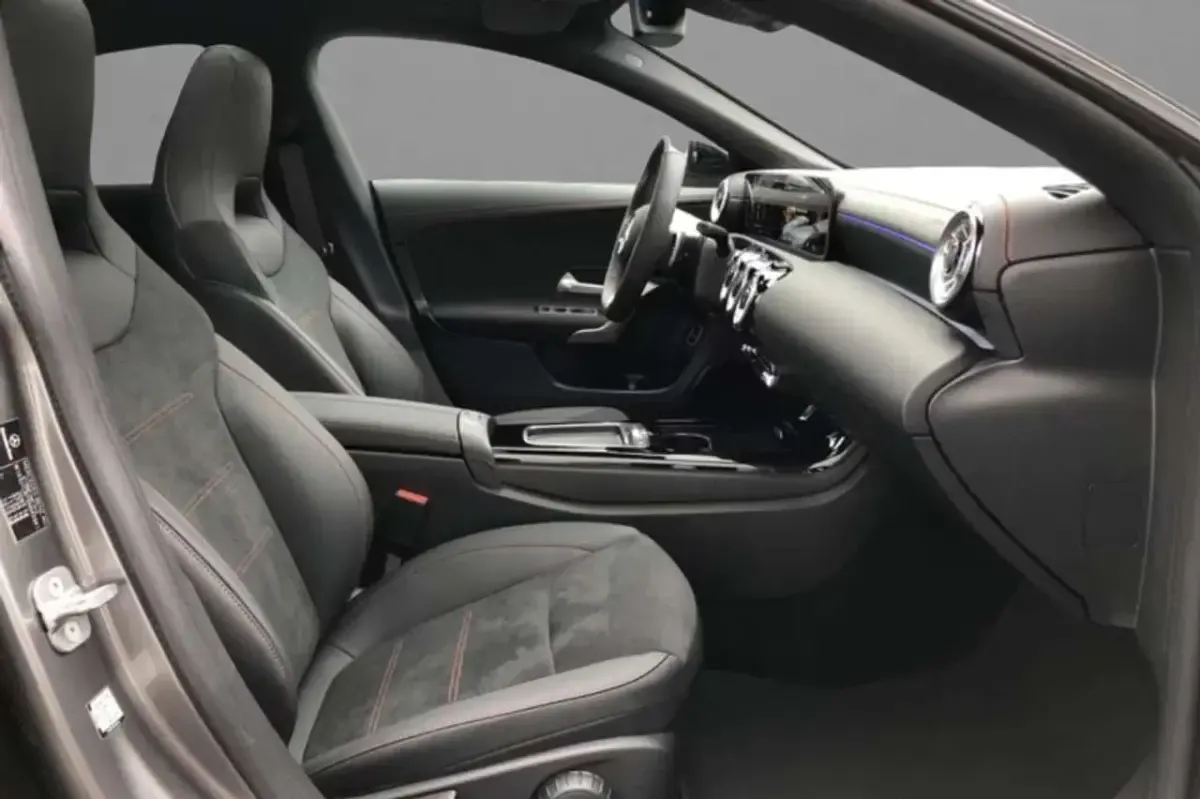 Usata Mercedes CLA200 AMG Line Premium 150 CV (110 kW) 2025 Grigio Berlina