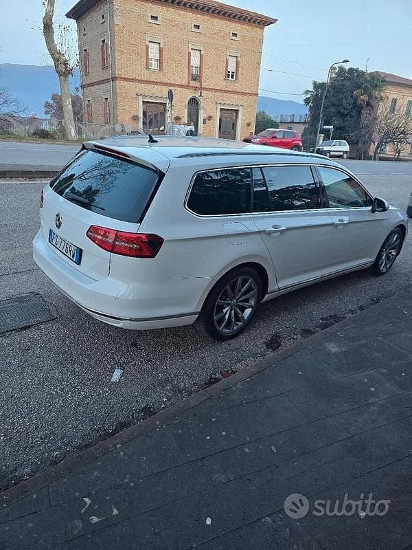 Usata VW Passat Executive 150 CV (110 kW) 2019 Bianco Station wagon