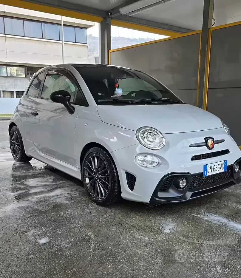 Usata Abarth 695 180 CV (132 kW) 2023 Grigio Utilitaria