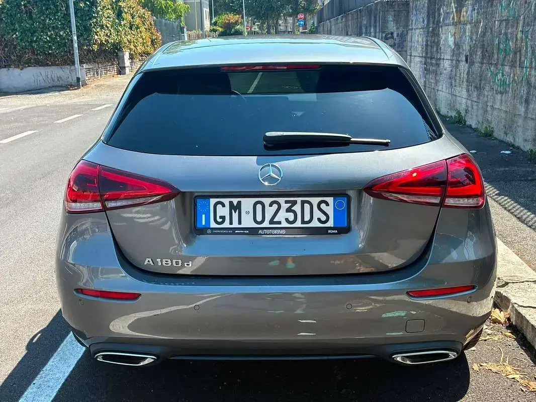 Usata Mercedes A180 Advanced 116 CV (85 kW) 2023 Grigio Berlina
