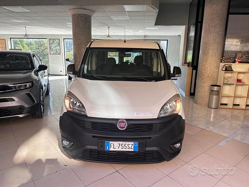 Usata Fiat Doblò Lounge 95 CV (69 kW) 2017 Bianco Monovolume