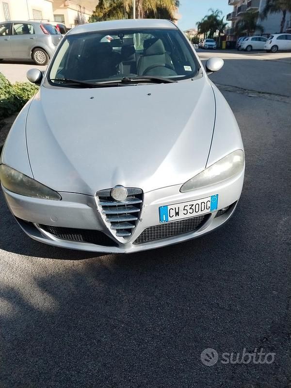 Usata Alfa Romeo 147 116 CV (85 kW) 2005 Grigio Utilitaria