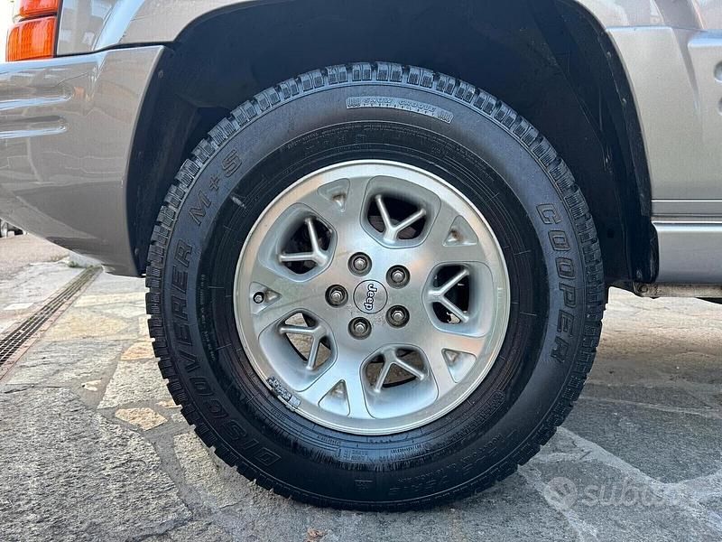 Usata Jeep Grand Cherokee 212 CV (155 kW) 1997 Grigio SUV