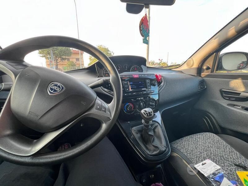 Usata Lancia Ypsilon 69 CV (50 kW) 2018 Grigio Utilitaria