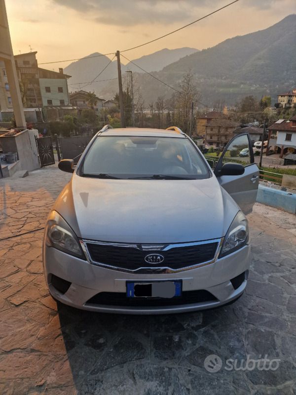 Usata Kia Ceed 90 CV (66 kW) 2010 Grigio Utilitaria