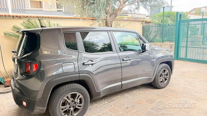Usata Jeep Renegade 120 CV (88 kW) 2023 Grigio SUV