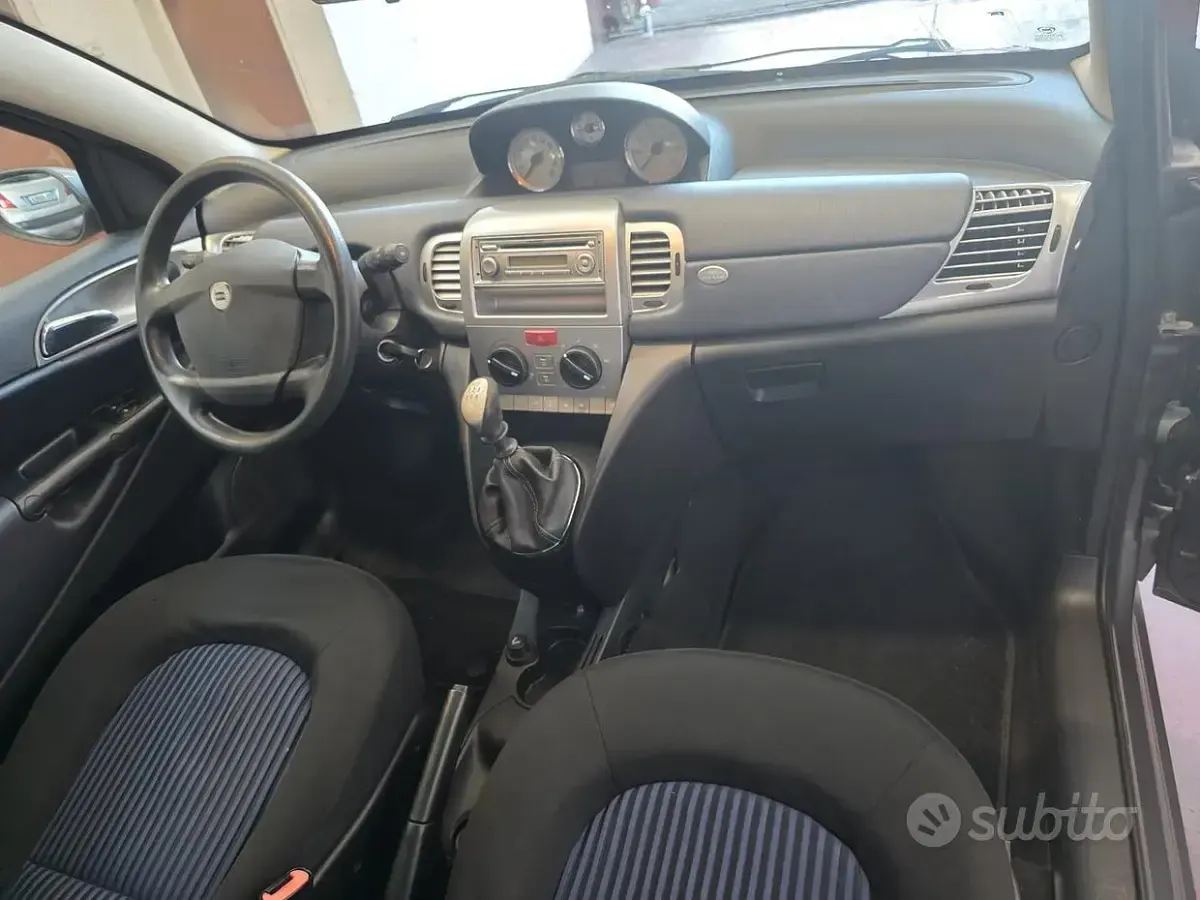 Usata Lancia Ypsilon 60 CV (44 kW) 2007 Grigio Utilitaria