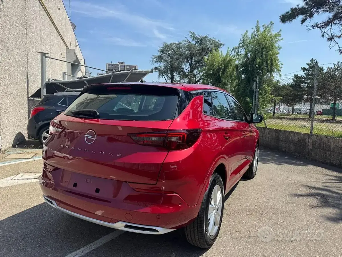 Usata Opel Grandland X Edition 131 CV (96 kW) 2024 Rosso metallizzato SUV