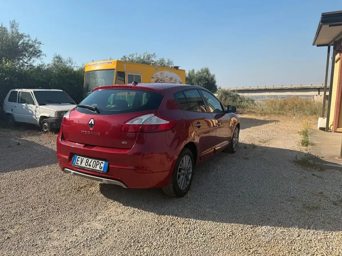 Usata Renault Mégane 110 CV (80 kW) 2014 Arancione Berlina