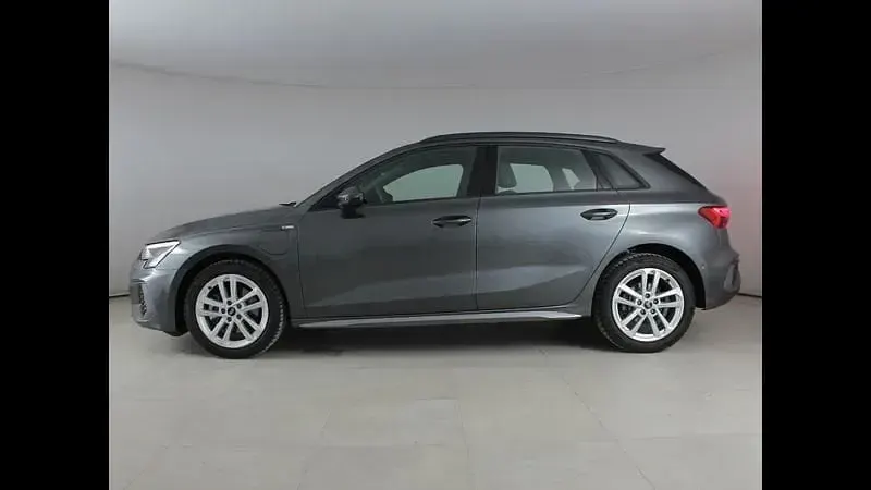 Usata Audi A3 Sportback e-tron S-Line 204 CV (150 kW) 2023 Grigio Utilitaria