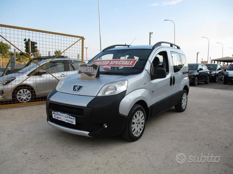 Grigio Usata 2011 Peugeot Bipper Premium Monovolume | 5490 € (Buon prezzo) - Immagine 1/4
