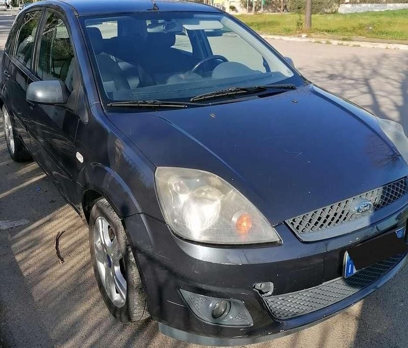Usata Ford Fiesta 75 CV (55 kW) 2008 Berlina